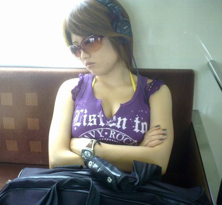 電車で寝てる間に巨乳をガン見