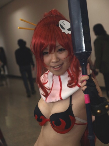 なかなかの美乳ですね。コスプレも似合ってます