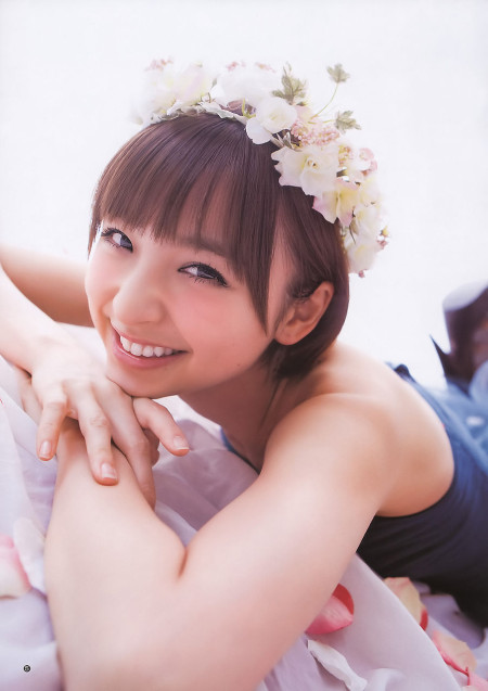 スレンダーで美乳の元AKB48、篠田麻里子 (1)