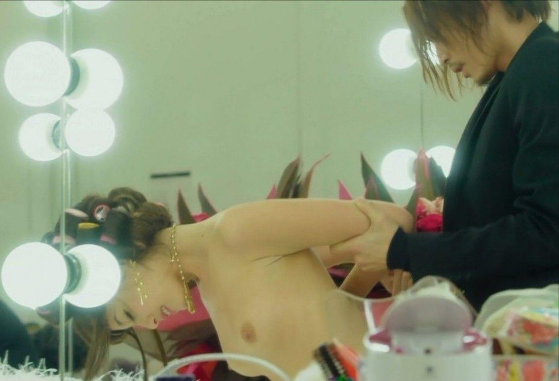 映画で美しい芸能人たちが裸の演技で魅せる (5)