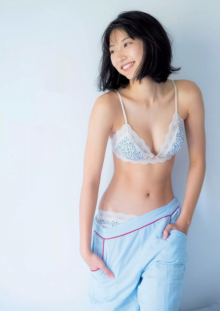 モデルも女優もする美少女、武田玲奈 (18)