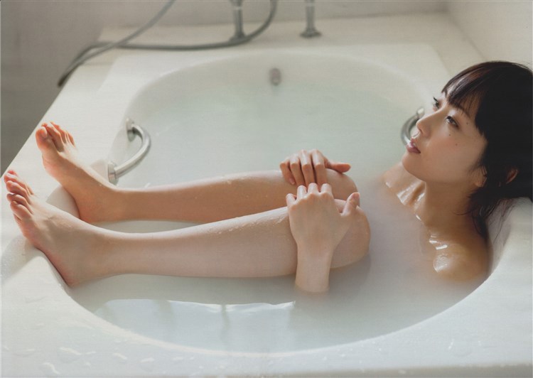 温泉や風呂に入る芸能人がセクシー (19)
