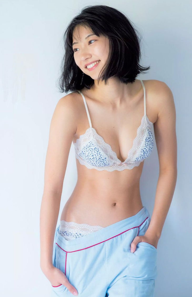 エッチで可愛い女優の水着姿、武田玲奈 (20)
