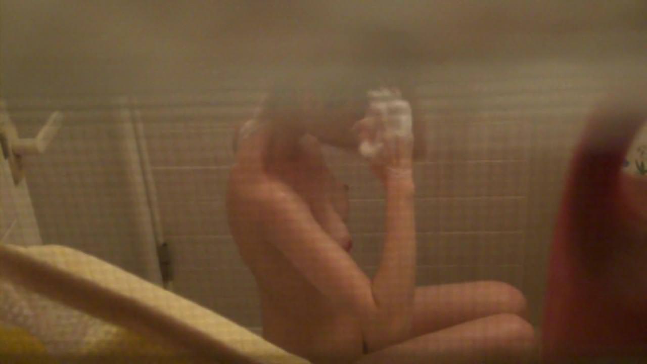 家風呂に全裸で入浴してる姿 (15)