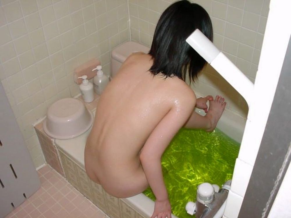 家風呂に入浴してる素人さん (5)