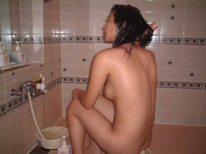 風呂場で全裸の素人さん (7)