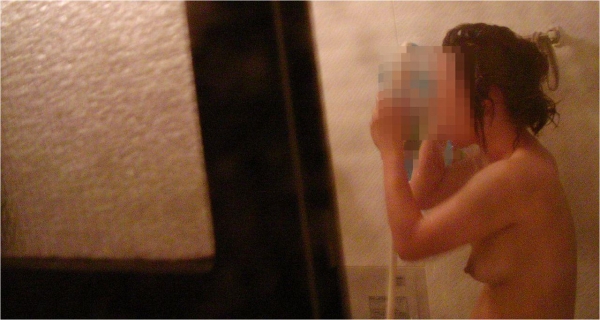 自宅の風呂に入ってる裸の女子 (7)