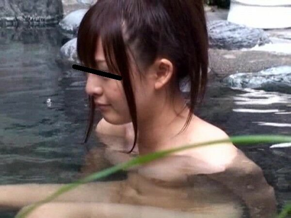 昼間の露天風呂で発見した素人女性 (19)