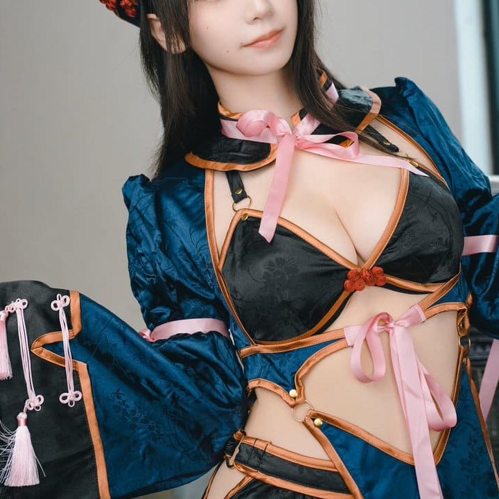 コスプレイヤー