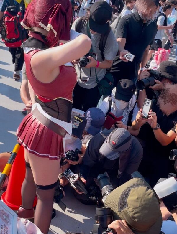コスプレイヤー