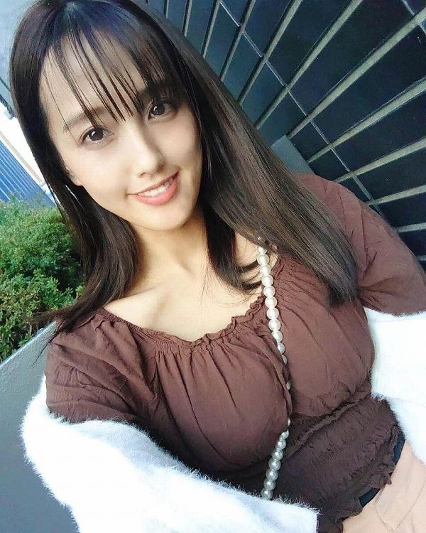 美少女の着衣巨乳パイスラ (18)