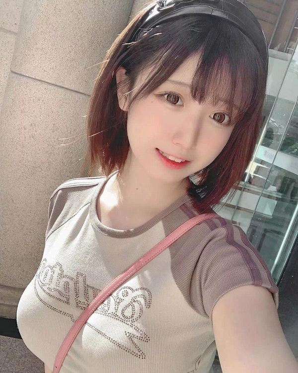 美少女の着衣巨乳パイスラ (16)