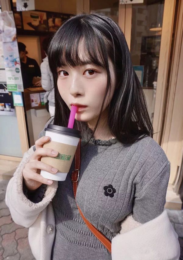 美少女の着衣巨乳パイスラ (13)