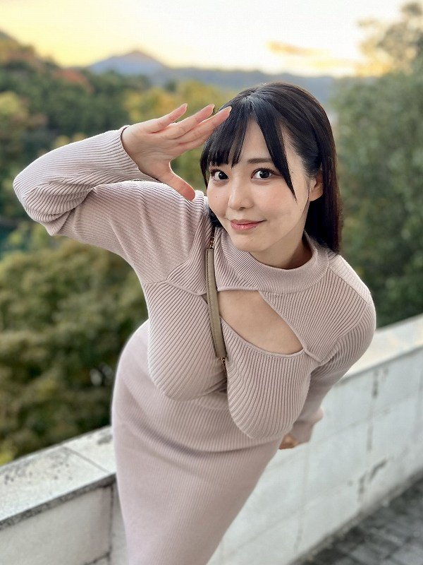美少女の着衣巨乳パイスラ (8)