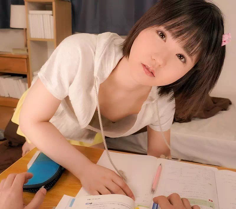 うっかり胸チラや乳首チラする女の子 (20)