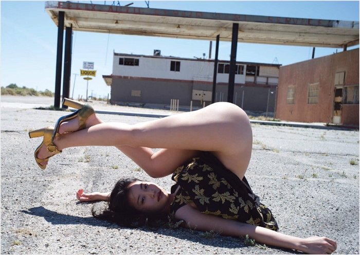 美女の美尻の横尻 (15)