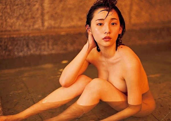 温泉に入浴するヌード美女 (16)