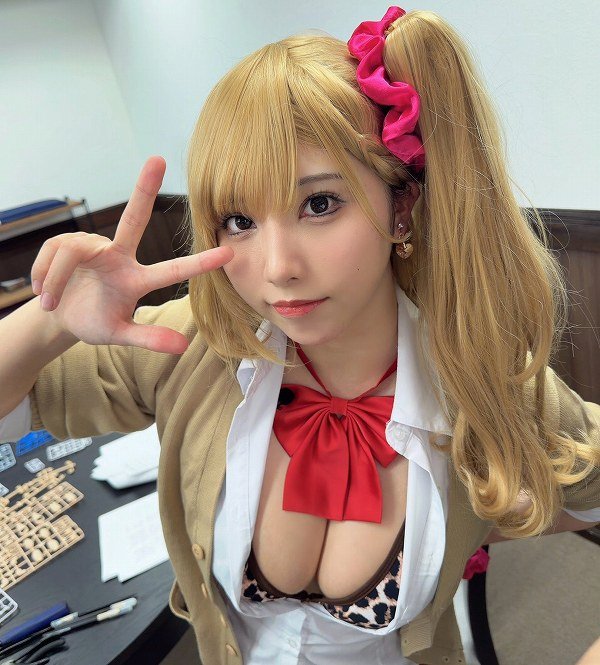 コスプレイヤー