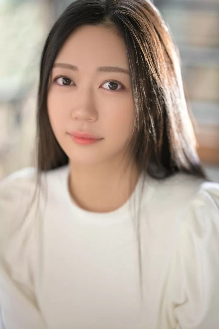 モデル系美女の密着SEX、明日葉みつは (2)